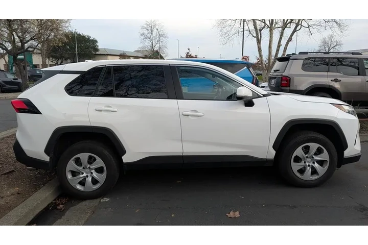 $27995 : 2023 RAV4 LE image 6