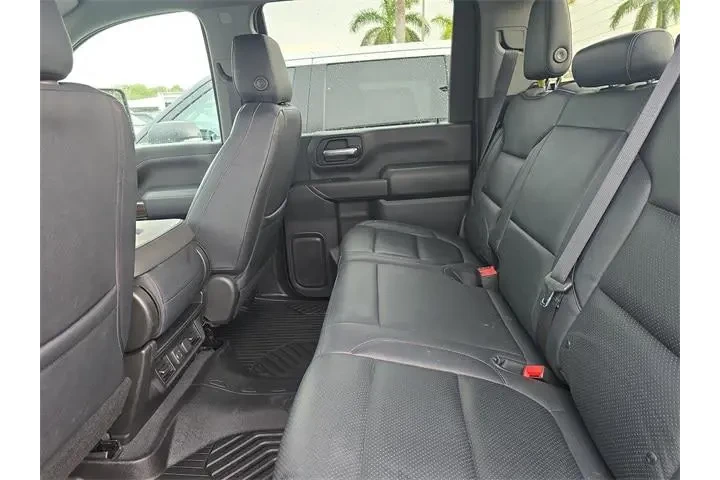 Chevrolet Silverado 2500HD 2 image 10