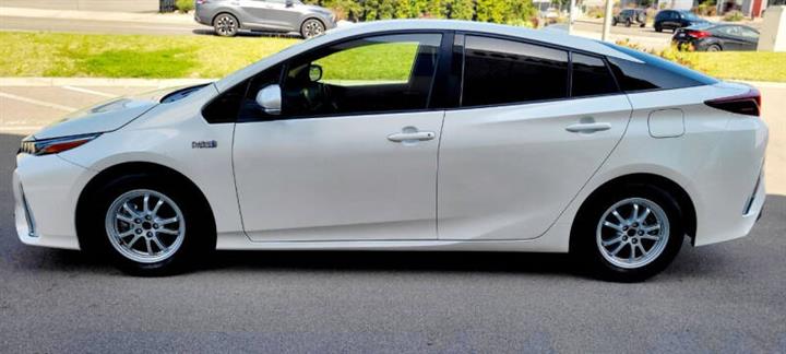 $19950 : 2020 Prius Prime XLE image 3