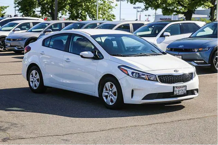 $9991 : Kia Forte 2018 LX 4dr Sedan image 6