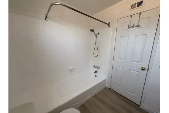 $2400 : 3bed available in Los Angeles image 6