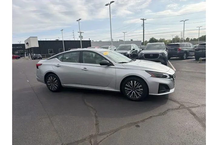$23980 : Nissan Altima 2025 2.5 SV 4d image 3