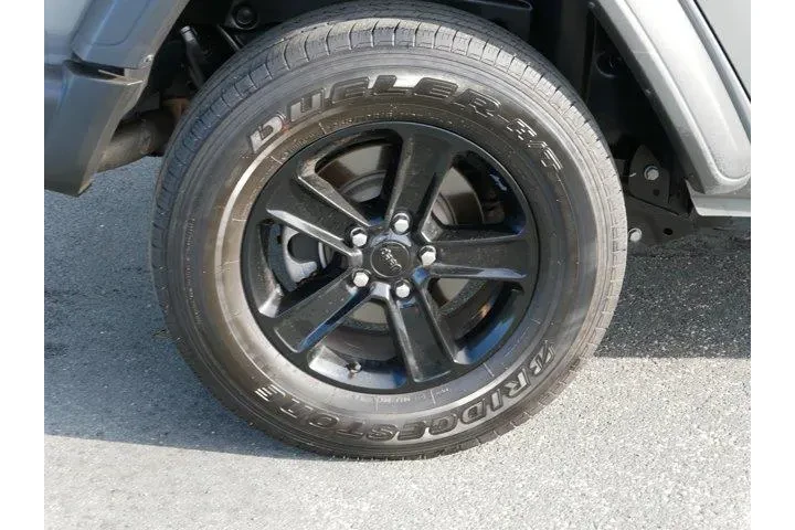 $30987 : Jeep Wrangler Unlimited 2021 image 9