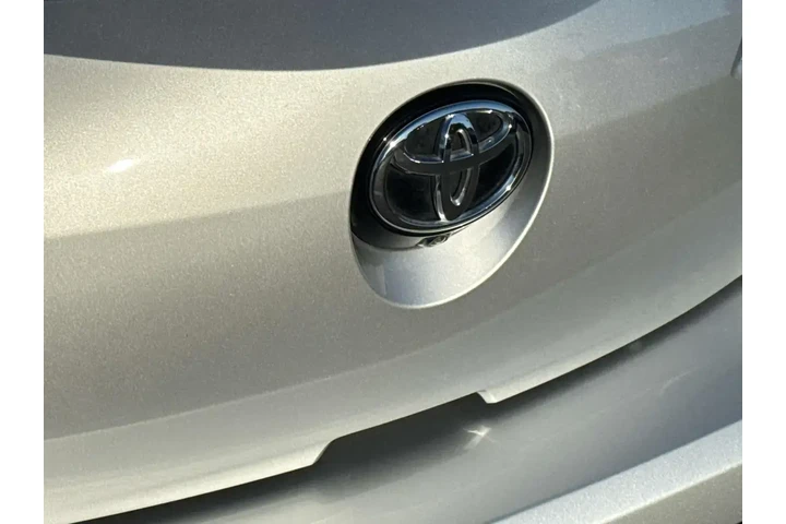 $24250 : Toyota Corolla Hatchback 202 image 6