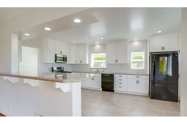$2400 : 3 BED HOME IN WEST ADAMS, LA image 4
