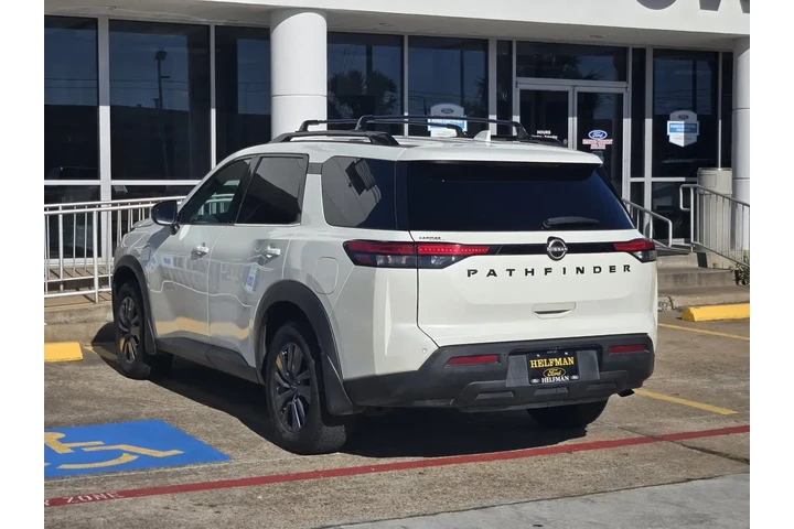 Nissan Pathfinder 2022 SV 4d image 4