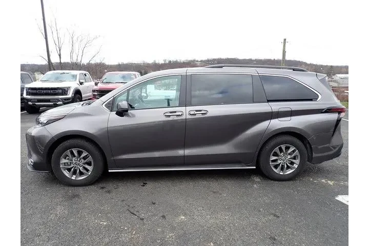 $38887 : Toyota Sienna 2024 XLE 8-Pas image 2