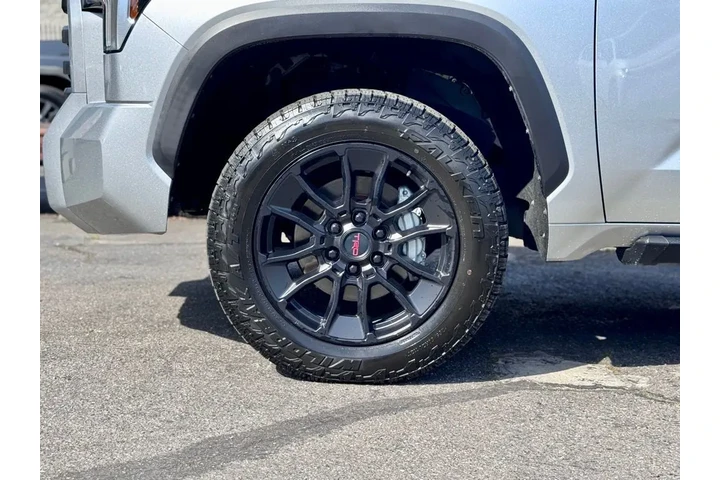 $39588 : 2022 Tundra SR5 image 8