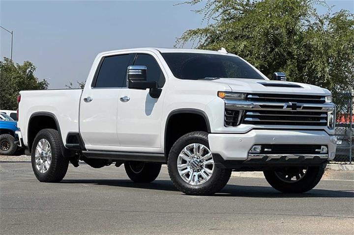 $57998 : Silverado 2500HD High Country image 2