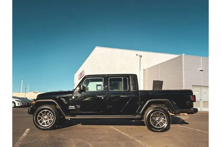 $33997 : Jeep Gladiator 2023 4x4 Over image 3