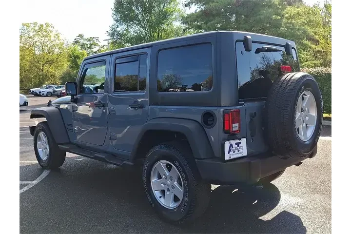 $8800 : Jeep Wrangler Unlimited 2015 image 4