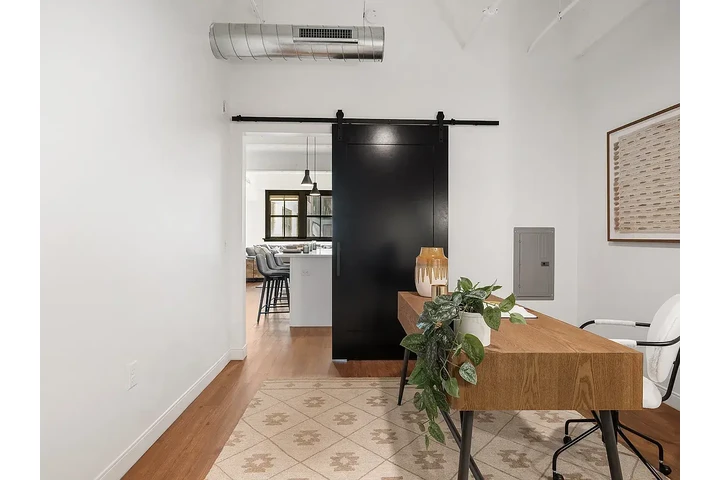 $1300 : Wonderful Palace image 5