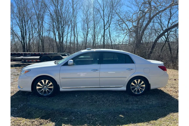 $9995 : 2011 Avalon image 4