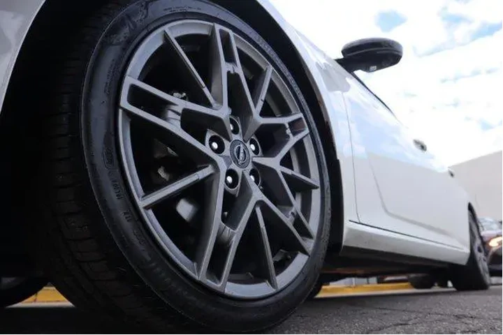 $23889 : Nissan Altima 2024 2.0 SR 4d image 9