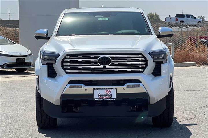 $55528 : New 2024 Tacoma Limited Doubl image 9