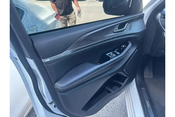 $37997 : Jeep Grand Cherokee L 2024 4 image 4