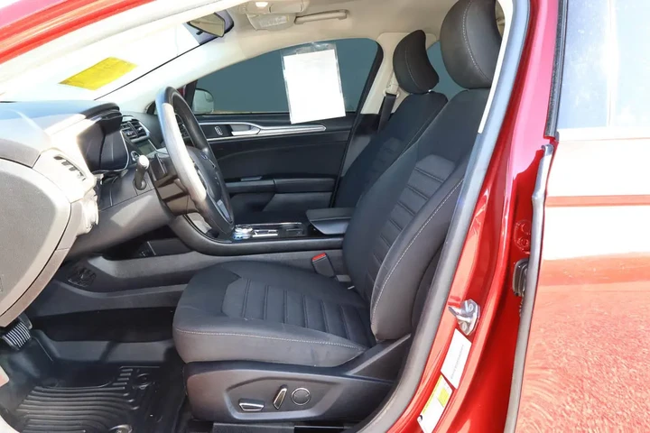 $9548 : 2017 Fusion SE FWD image 7