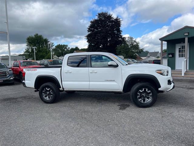 $22990 : 2018 Tacoma image 2