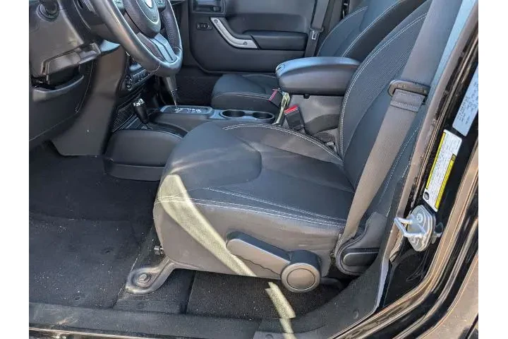 $26650 : Jeep Wrangler Unlimited 2017 image 10