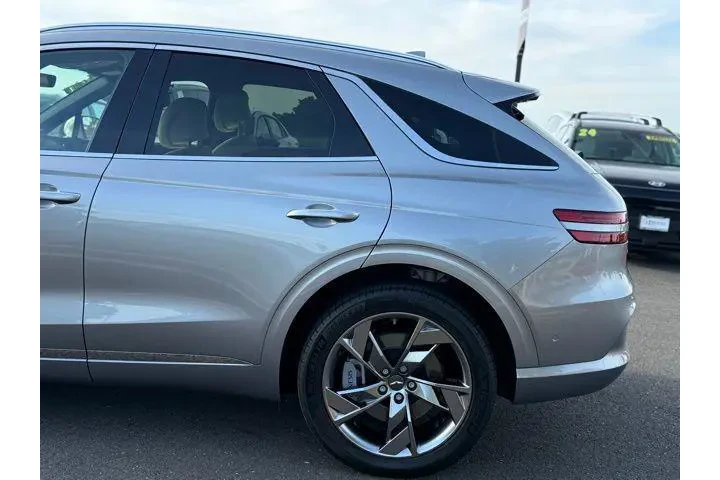 $37999 : Genesis Electrified GV70 202 image 5