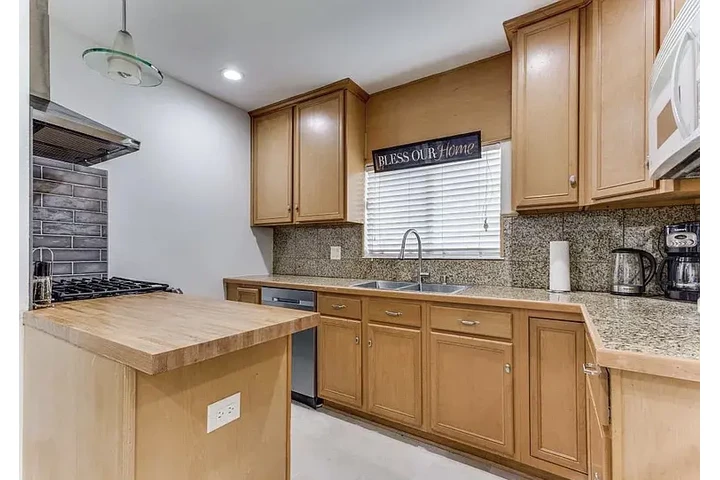 $3200 : HOUSE RENT AVAILABLE DALLAS TX image 6