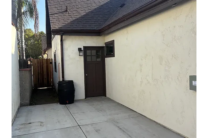 $800 : Great natural light Welcoming! image 8