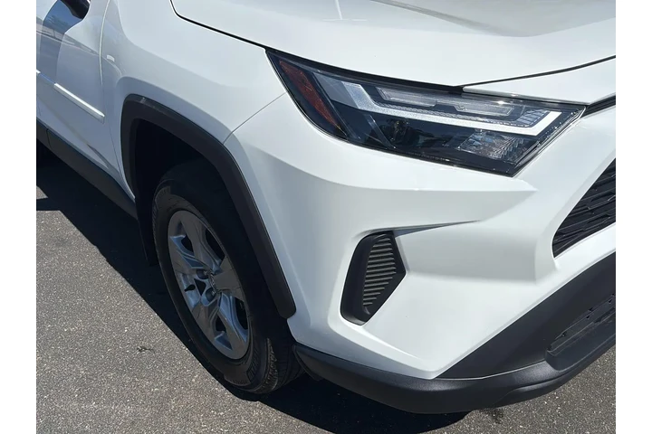 $38278 : Gold Certified 2025 RAV4 XLE image 9