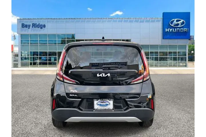 $12600 : Kia Soul 2023 LX 4dr Crossov image 5