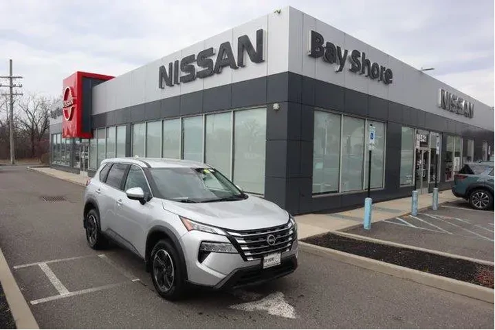 $23382 : Nissan Rogue 2025 AWD SV 4dr image 1