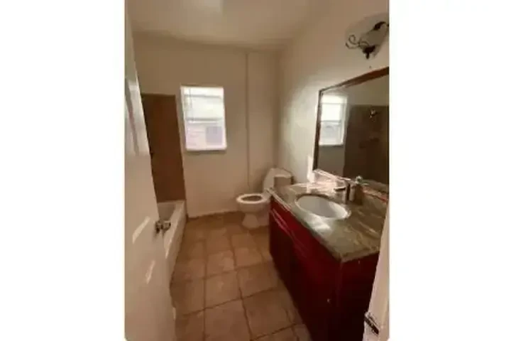 APTO de 1/RECÁMARA EN RENTA image 4