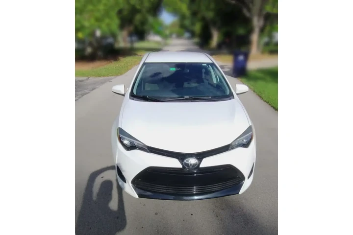 $7700 : 2018 Corolla LE image 2