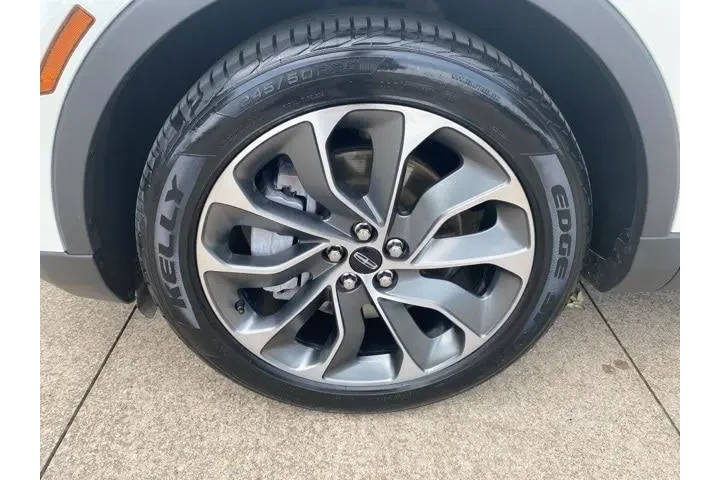 $25980 : Lincoln Nautilus 2022 Reserv image 2