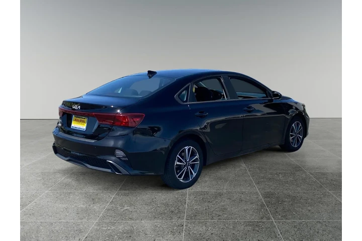 $19723 : Kia Forte 2023 LXS 4dr Sedan image 5