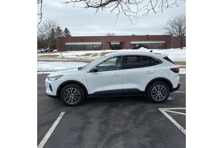 $20938 : Ford Escape Hybrid 2023 AWD image 2