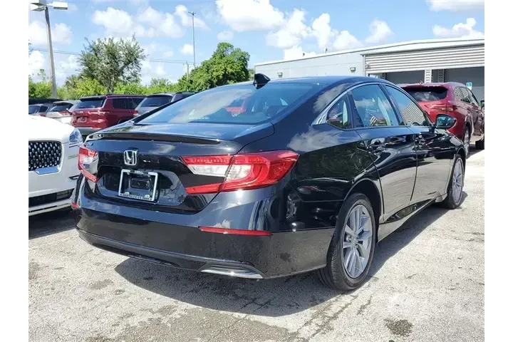 $18990 : Honda Accord 2022 LX 4dr Sed image 6