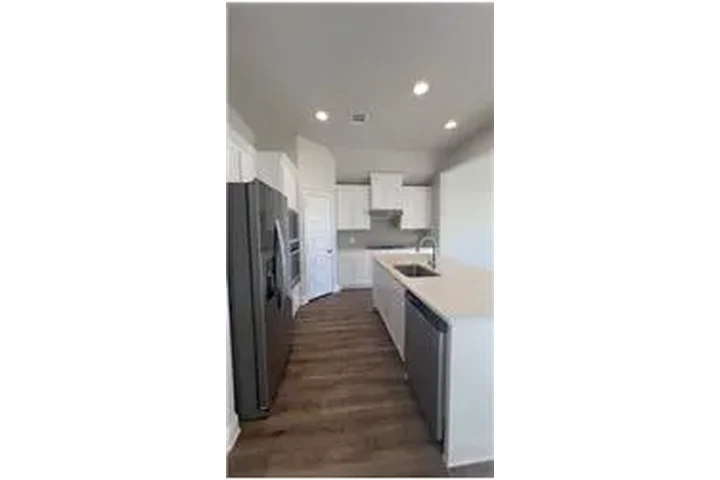 $3000 : Rental property with 3 bedro image 8