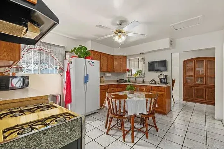 $1880 : CASA DE RENT en Maywood, CA image 4