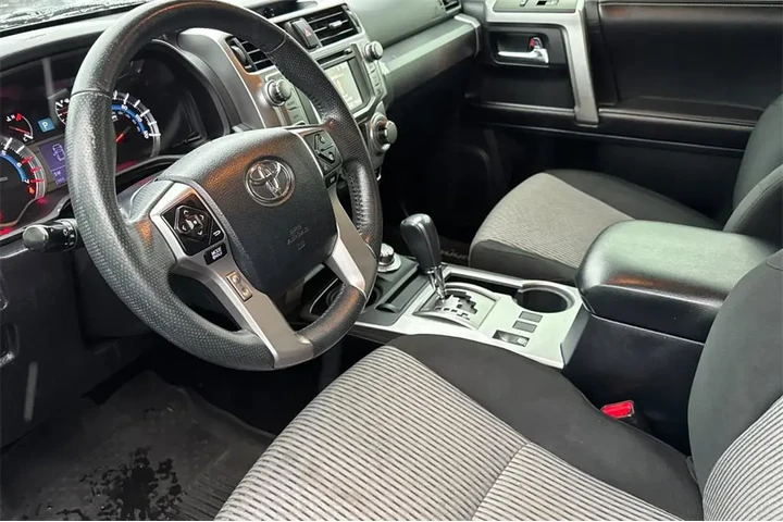 $28903 : Toyota 4Runner 2016 4x4 SR5 image 10