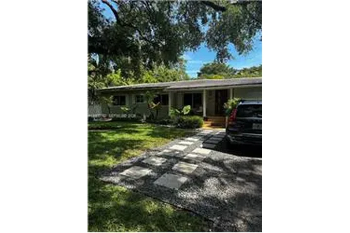$9950 : Rental property with 3 bedro image 2