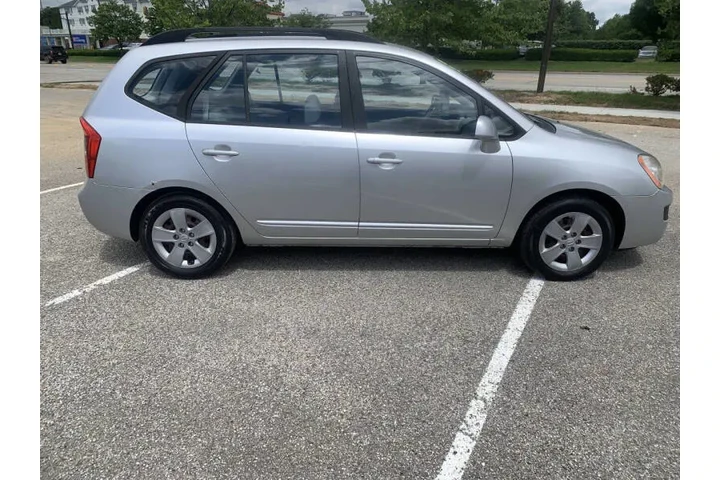 $3995 : 2009 Rondo LX image 7