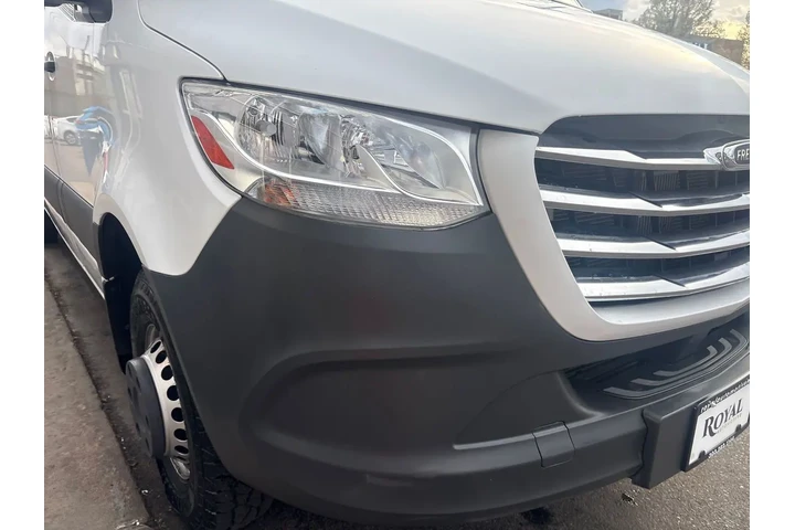 $43995 : 2019 Freightliner Sprinter 35 image 9