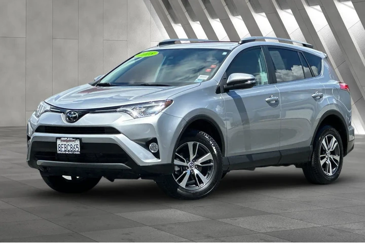 $26000 : Toyota RAV4 2018 AWD XLE 4dr image 1