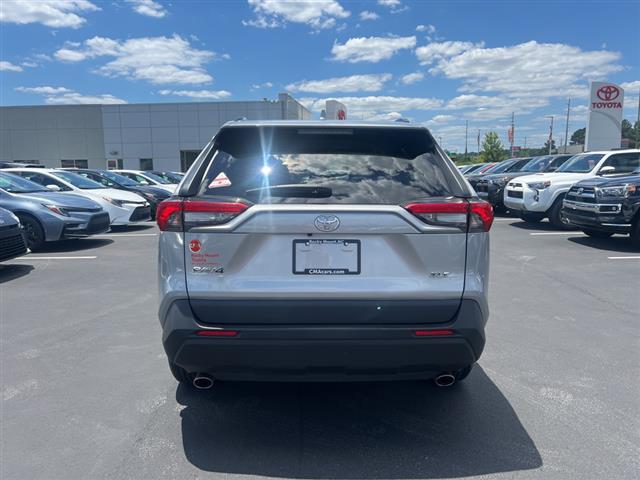 $25890 : PRE-OWNED 2022 TOYOTA RAV4 XLE image 6