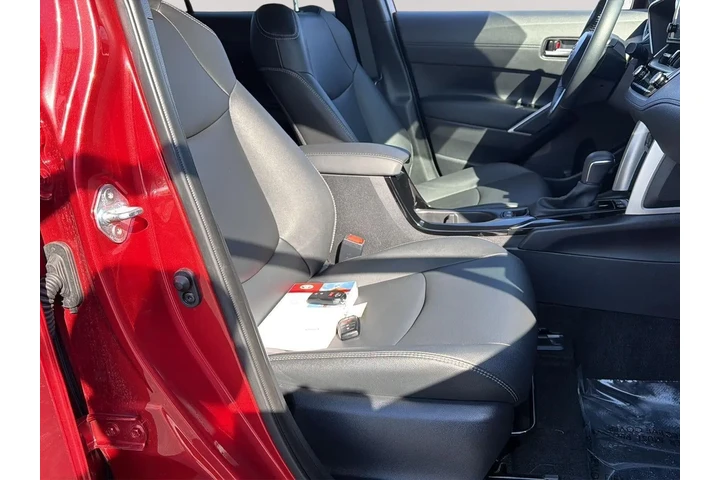 $32979 : 2025 Corolla Cross XLE image 10