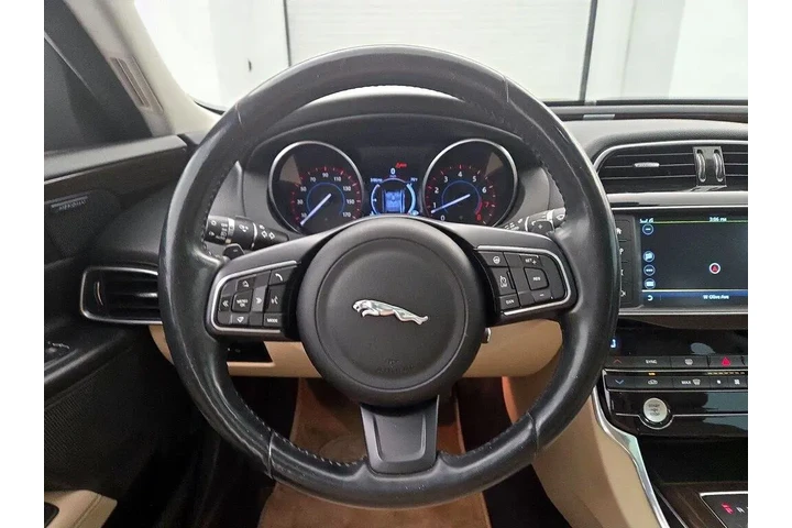 $16998 : Jaguar XE 2017 35t Prestige image 10