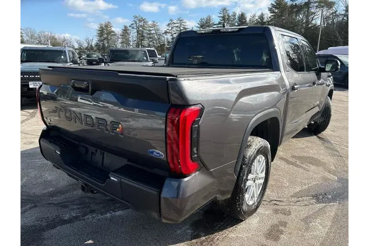 $38495 : Toyota Tundra 2022 4x4 SR5 4 image 8
