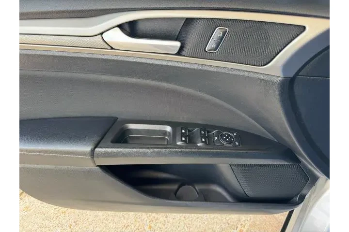 $13900 : Ford Fusion 2018 SE 4dr Seda image 9
