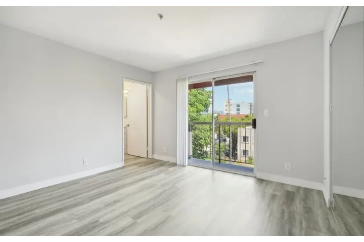 $2650 : Los Angeles image 6