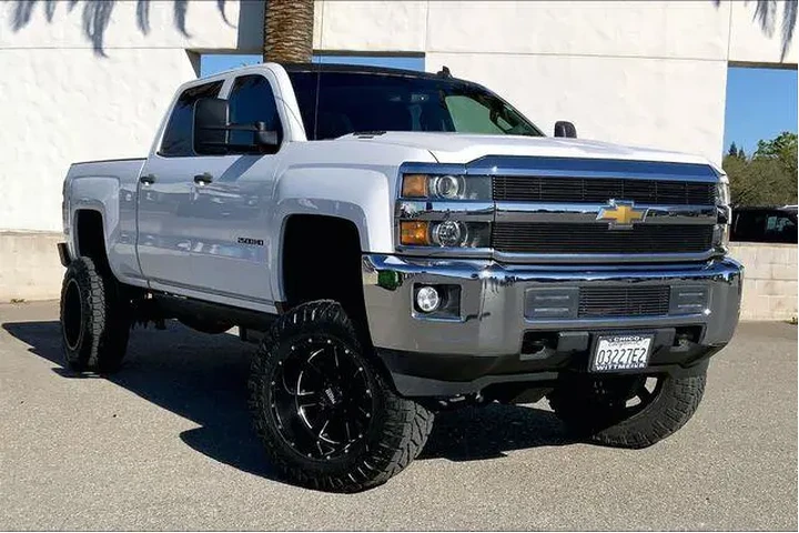 $37985 : Chevrolet Silverado 2500HD 2 image 2