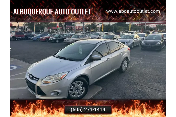 2012 Focus SE image 1